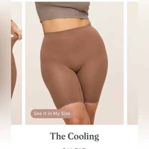 NWT Thigh Society 7” Cooling Short